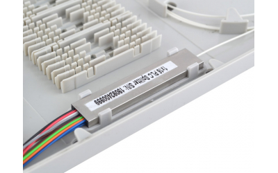 Пример установки делителя PLC-1x16 в кассету с вмонтированным фиксатором Н1х16