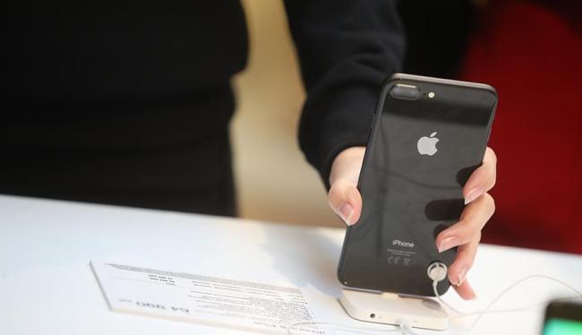 Apple готує до виходу три нових iPhone