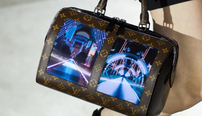 Louis Vuitton представив сумки з гнучкими OLED-дисплеями