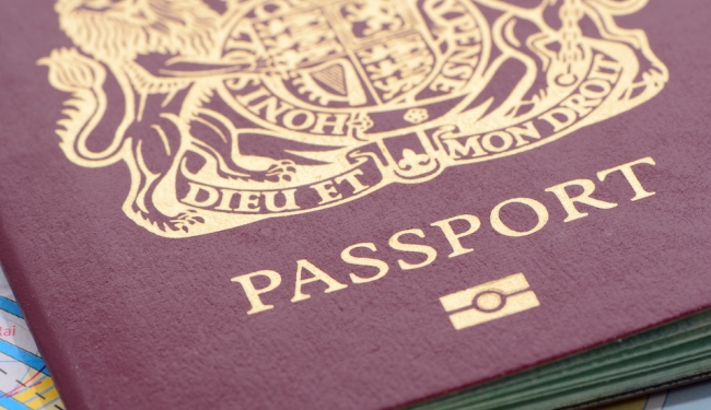Великобританія переходить на цифрові паспорти