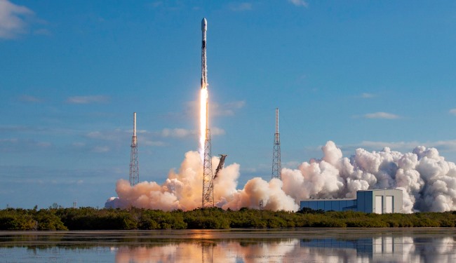 SpaceX відправляє в космос третю партію супутників Starlink